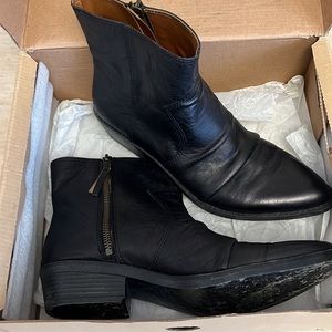 Nine West Vintage American Collection booties
